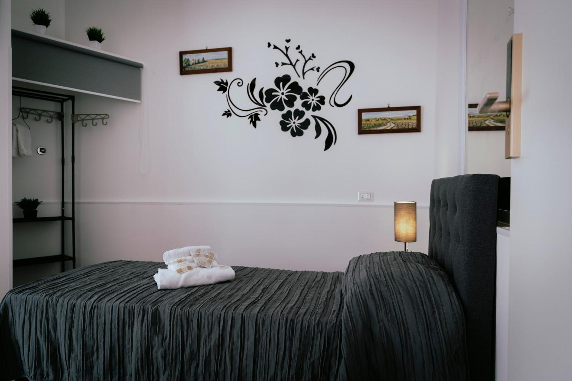 Guesthouse Aurora A.E. โรม ภายนอก รูปภาพ